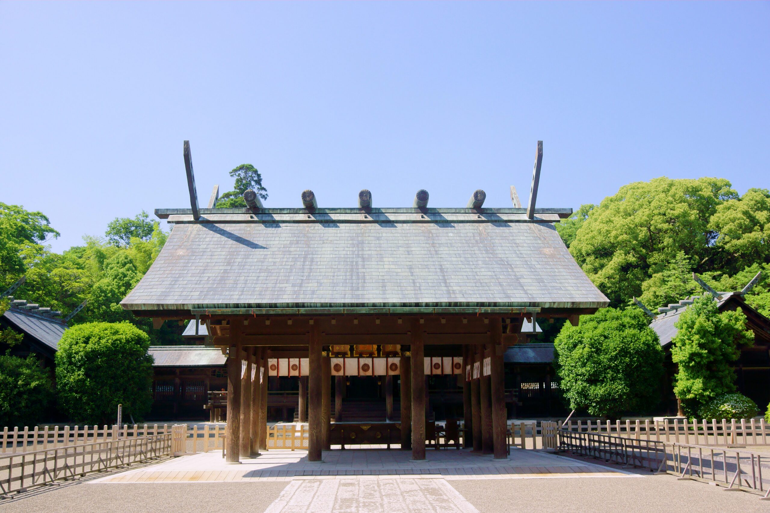 宮崎市にある宮崎神宮の社殿